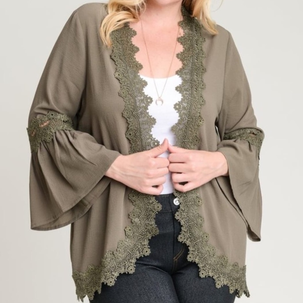 Cardigan with lace trim